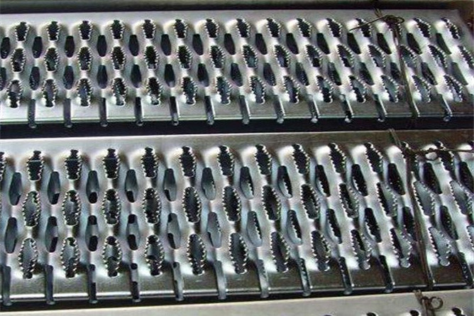 鱷魚(yú)嘴防滑板